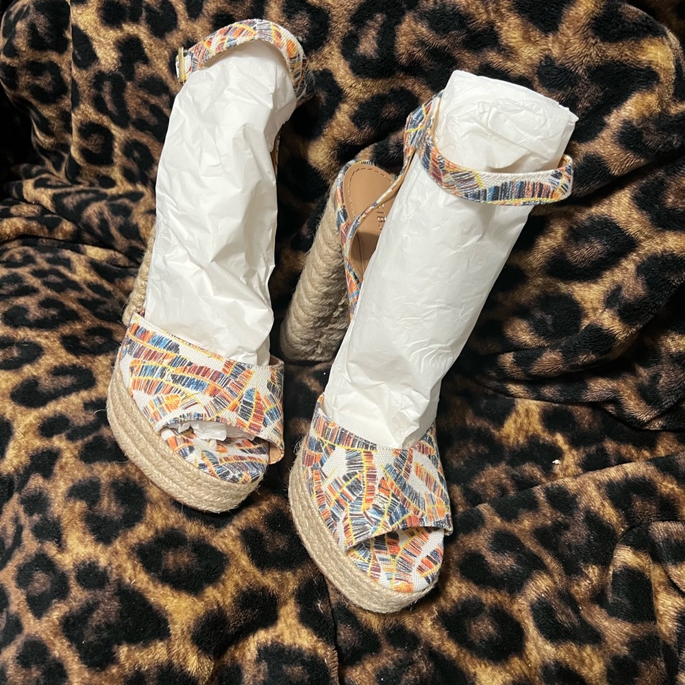 Shoes - Picture 2 of 5